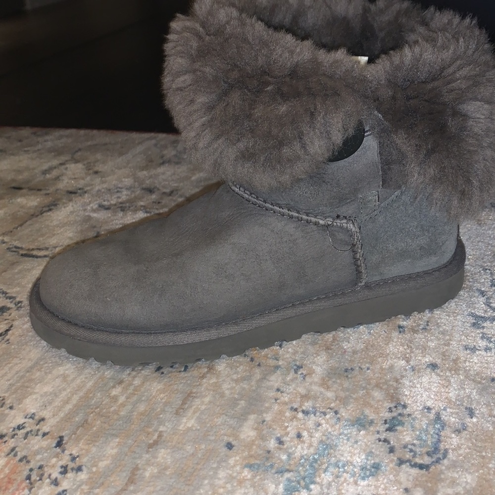 Gray Ugg Boots - image 7